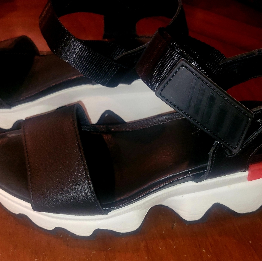 Sorel Kinetic sandals